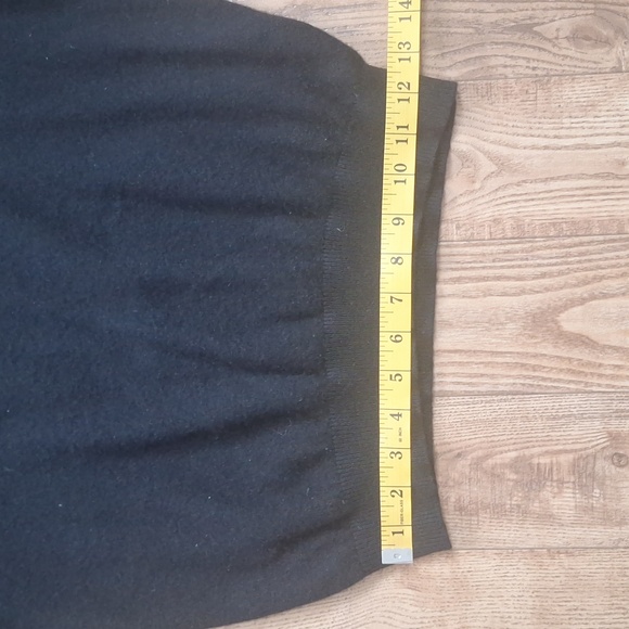 Crewneck Cashmere Pullover - Picture 7 of 7